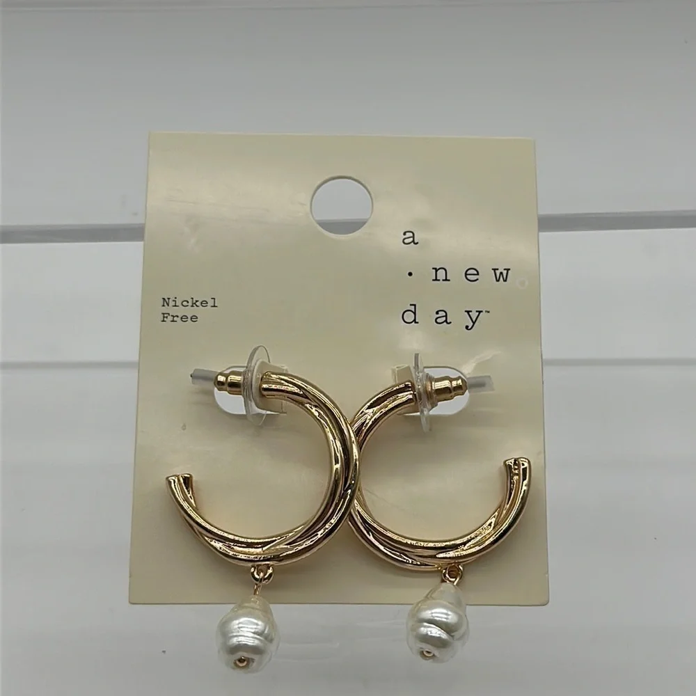 A New Day Earrings Gold Coloring Pearl Coloring